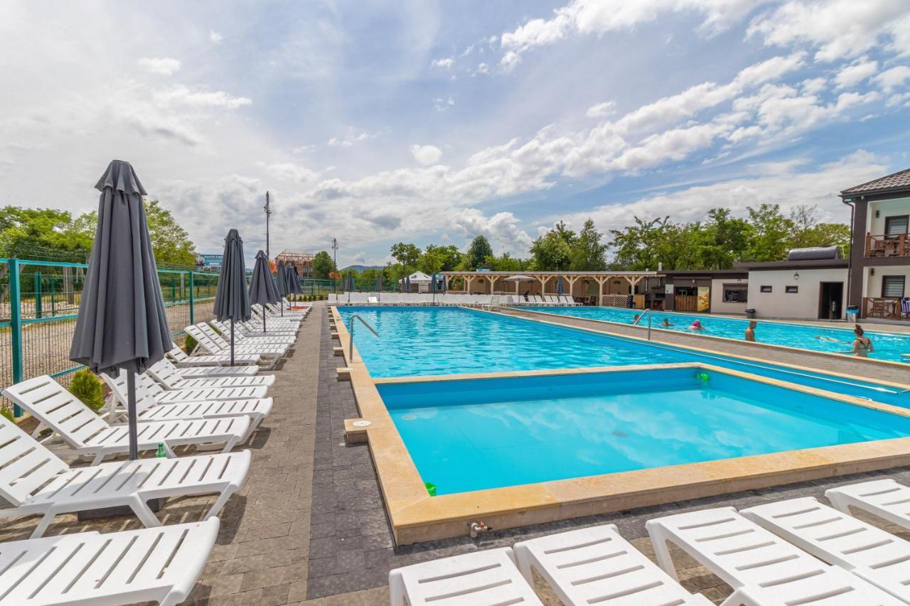 Praha Hotel Солотвино Екстериор снимка