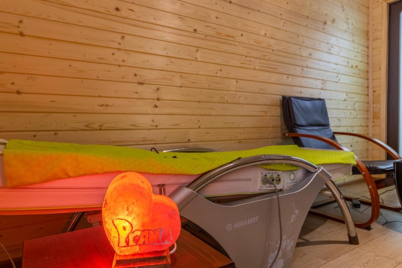 Praha Hotel Солотвино Екстериор снимка