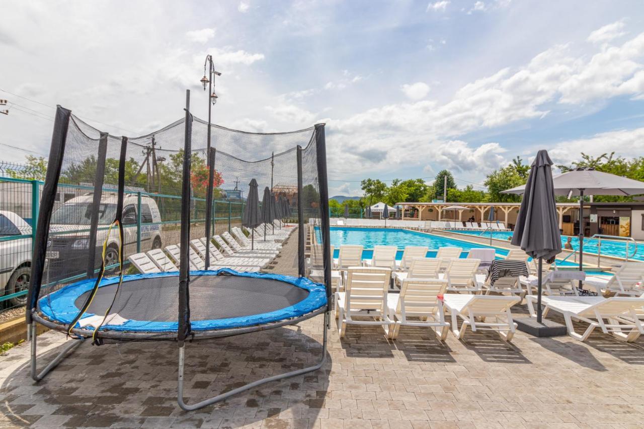 Praha Hotel Солотвино Екстериор снимка